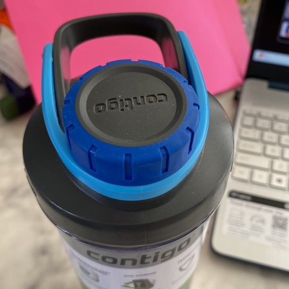 Contigo, 24 ounce shaker bottle with Jim storage, still sealed, NWT - Picture 4 of 8